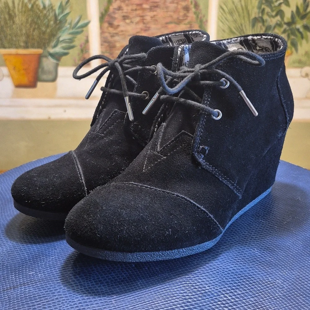 TOMS Women's Black Suede Desert Wedges sz.8 Womens.(#1872S)